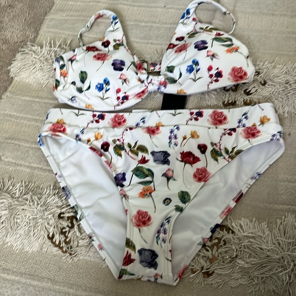 Gianni Bini 2 piece bathing suit